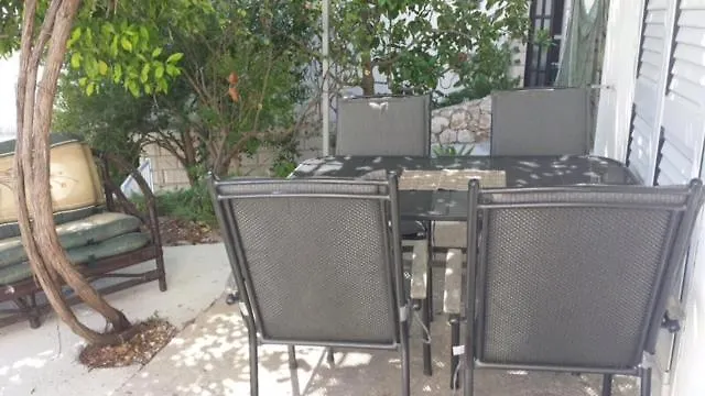 Apartment Nona Marija *